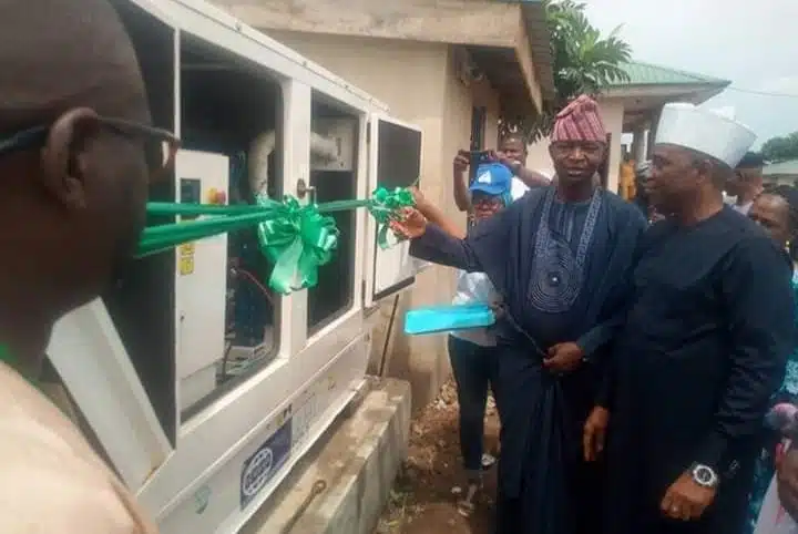 Hon-Abiodun-Akinlade-commissioning-a-project