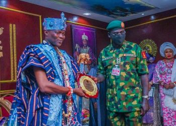 Owu Kuta with Gen TY Buratai