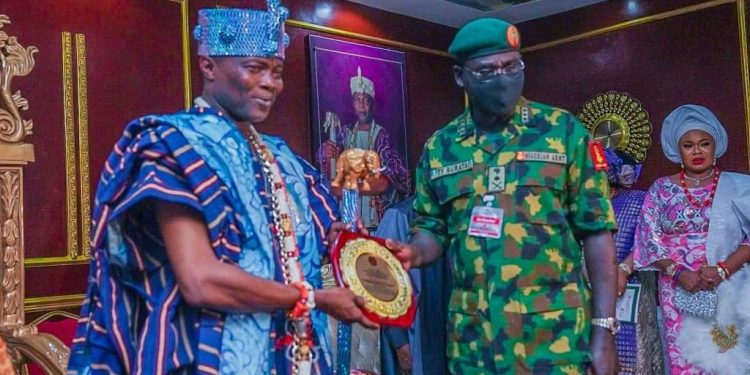 Owu Kuta with Gen TY Buratai