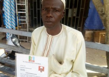 Man who trekked for Buhari