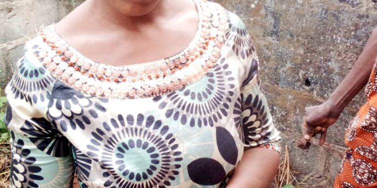 Police arrest wife for bathing husband hot water