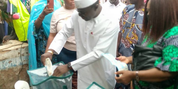 Arapaja casting vote during Oyo LG Election