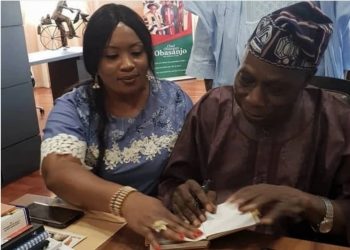 Ex banker promote reading among women