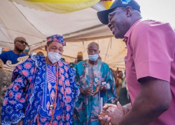 Seyi Makinde with Alaafin Oyo on Akesan Market