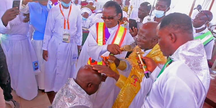 Ogundele, Ogundare Installed District Chairman (2)