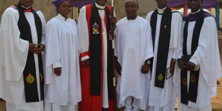 Chairman Ifeloju LCDA, Comrade Babatunde Ogunmilugba, his wife and ministers of God at the thanksgiving.