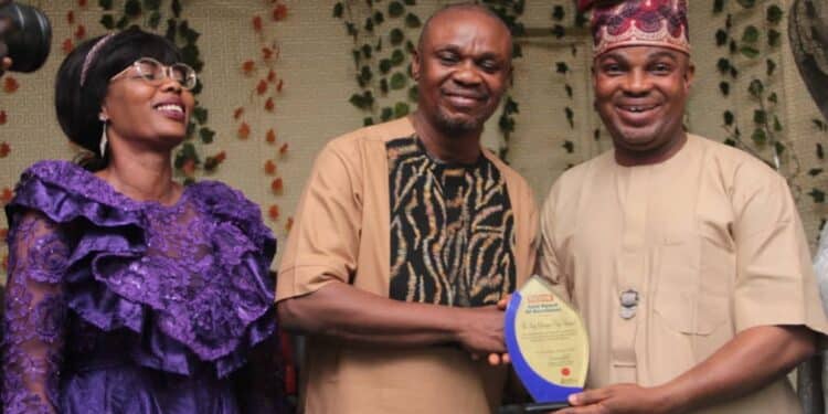 Seyi Chicago bags award