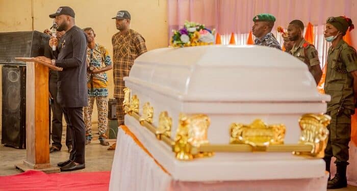 Oyo Speaker Adebo Ogundoyin pays last respect to Timothy