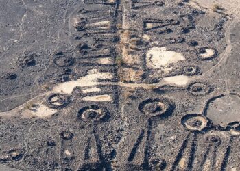 ancient tombs discovered in Saudi Arabia