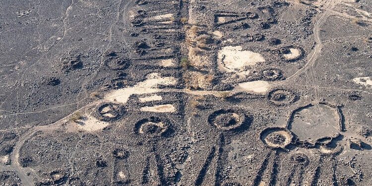 ancient tombs discovered in Saudi Arabia