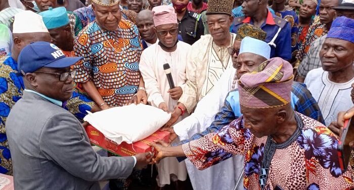 Senator Kola Balogun On NEMA's Relief Materials To Agodi Automobile Spare Parts Dealers