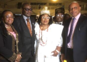 Iyalaje Oodua Toyin Kolade Receives Award