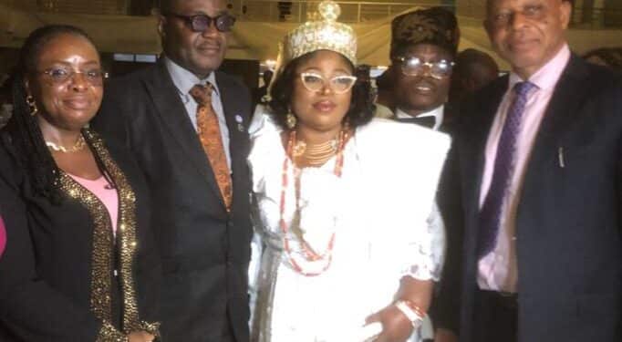 Iyalaje Oodua Toyin Kolade Receives Award