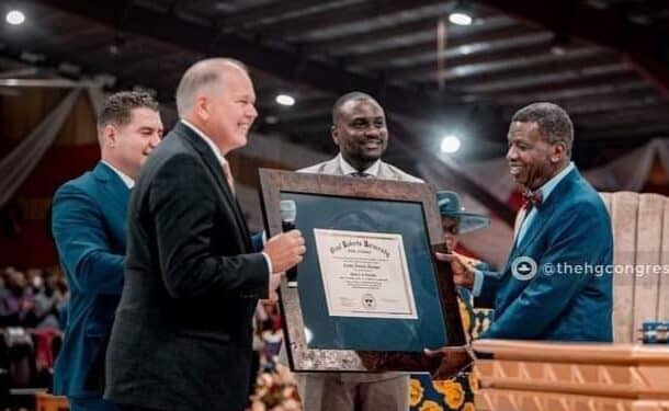 Pastor Adeboye receive Honourary Award