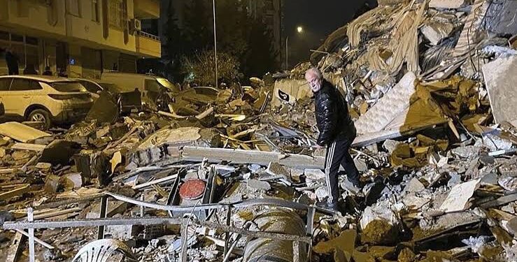 Powerful quake rocks Turkey