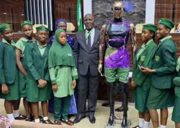 Nigerian Secondary School Students Create Robot That Can Define Complex Terms
