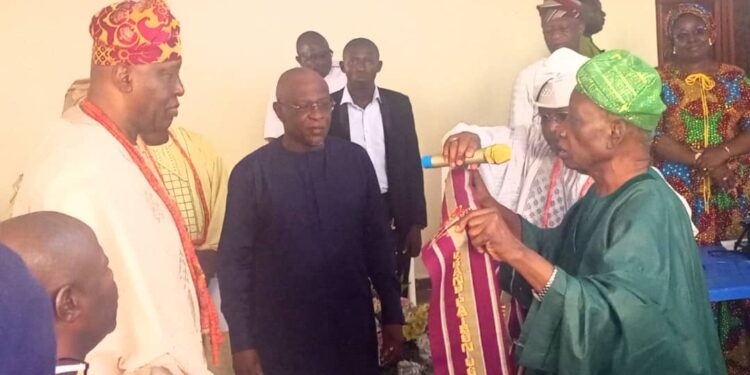 Ogbomosoland Consultative Council Presents Agenda To Soun, Oba Olaoye