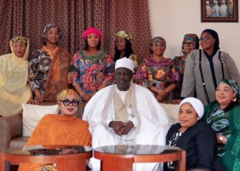 School feeding programme team Group photograph with the Emir of Borgu