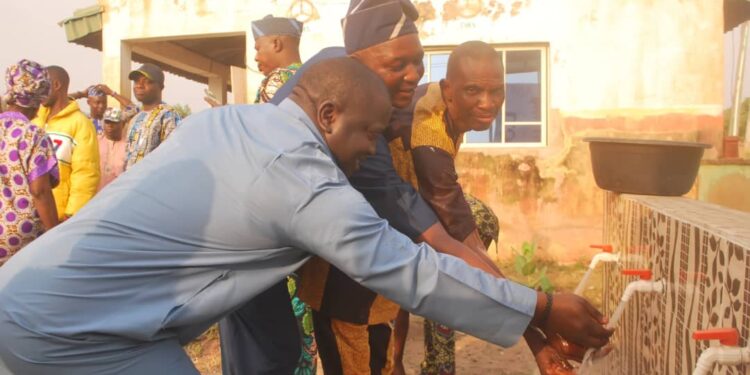Oyo community applauds Senator Alli over borehole