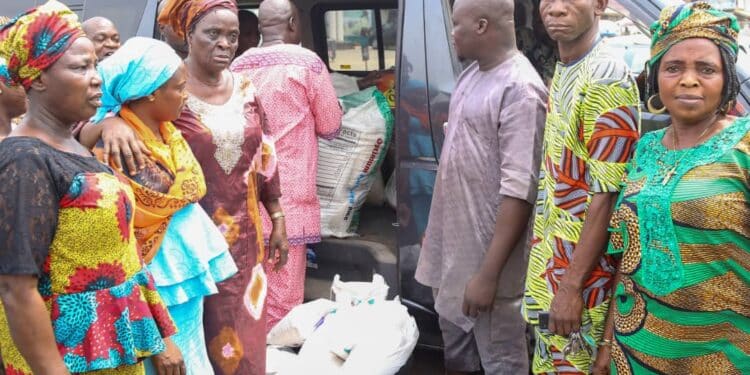 Senator Alli Distributes Grains To Traders