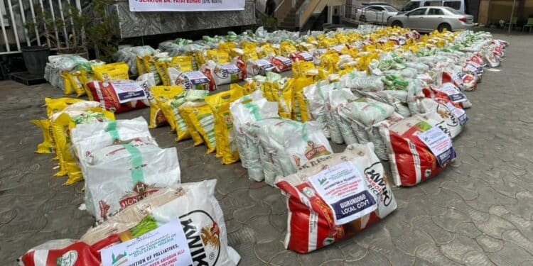 Oyo Senators donate palliatives to Muslim communit