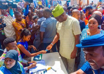 Seyi Makinde casting vote during Oyo LG Polls