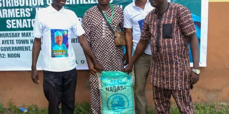 Senator Alli Distributes Bags Of Fertilizers To Boost Agriculture