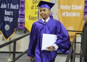 Carson Huey You 21 year old quantum physicist who graduated college at 14