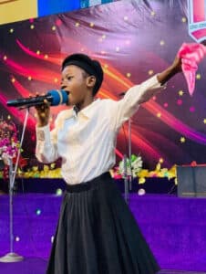Goodness Oluwasemipe Mimiola - Omoba Akikitan Ministering