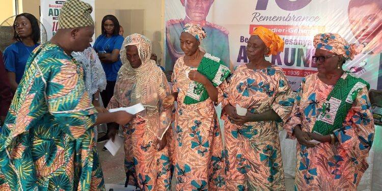 Late Gen Adekunle’s family Empowers Widows, Students, Others in Ogbomoso