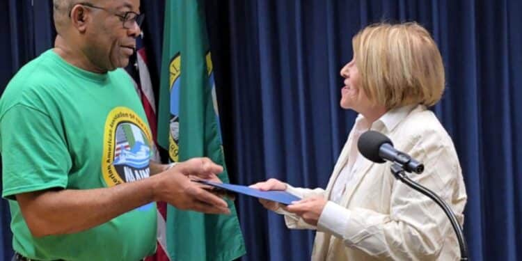 Spokane Mayor signs Proclamation Nigerian-American