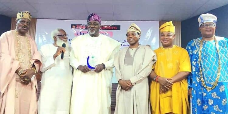 NUJ Honours Hon Olajide With Award Of Excellence In Innovation And Technology Advocacy