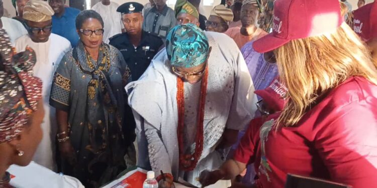 Soun of Ogbomoso, Oba Ghandi Olaoye Flags off Ogbomoso Cradles Carnival