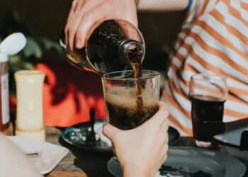 Drinking sugary drinks may increase risk of death