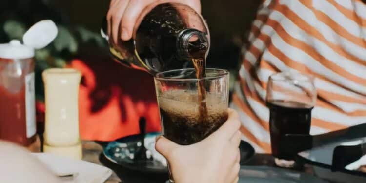 Drinking sugary drinks may increase risk of death