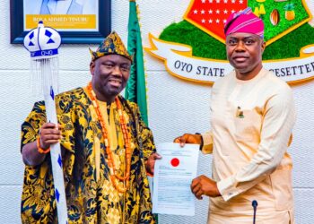 Seyi Makinde Presents Staff Of Office To New Alaafin Oyo