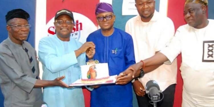 Prof Shangodoyin, Oyo’s Works Commissioner, Others Join Agboola To Mark 5th Anniversary Of Parrot Xtra Hour On Splash FM