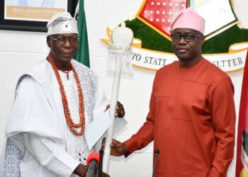 Makinde Presents Instruments Of Office New Eleruwa