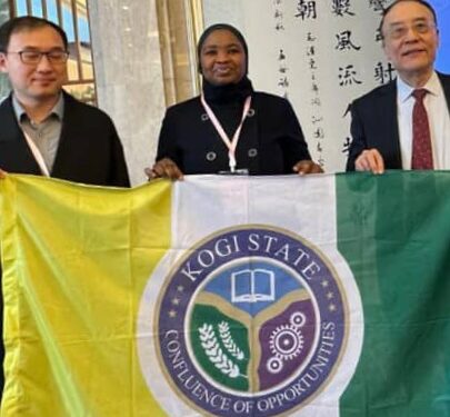Hajia Abdul-Ogueyi, flabked by Zhang Xianwei/Wayne (left) and ambassador Sun Jiwen