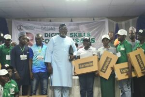 Adedeji Dhikrullahi Olajide Empowers Oyo Artisans