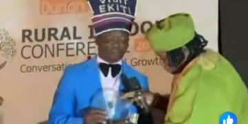 Ojo-Lanre Receives Durian NG Award Rural Tourism