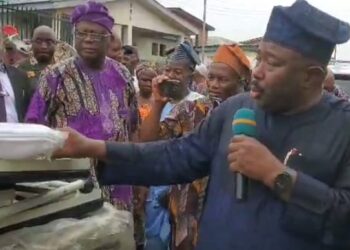 Senator Alli Donates Medical Equipment To Primary