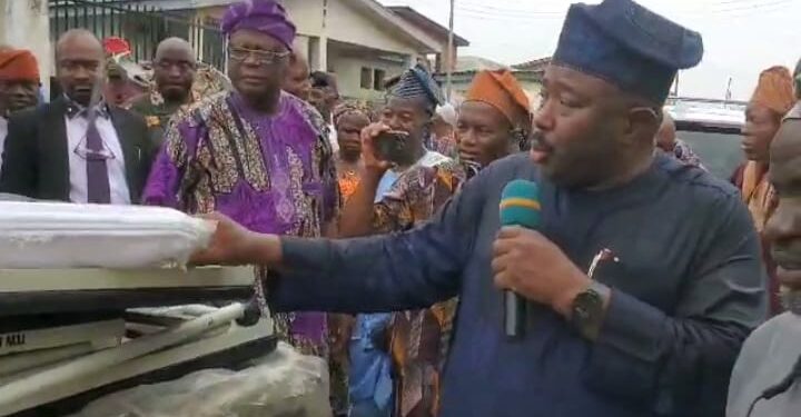 Senator Alli Donates Medical Equipment To Primary