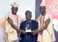 Oba Sunday Oyediran Onpetu of Ijebuland presenting the award to the Oguntoye Twins
