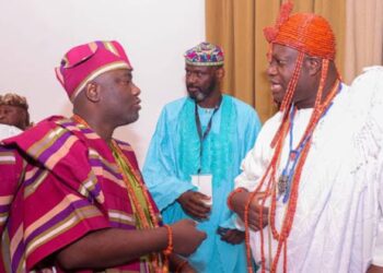 Alaafin of Oyo, Oba Abimbola Akeem Owoade (left) with the Ooni of Ife, Oba Enitan Adeyeye Ogunwusi