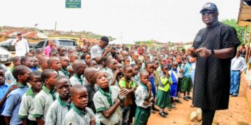 Amdalat Oloyede Foundation Supports 6 Schools