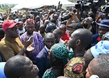 Governor Seyi Makinde with some of the Circular Road stakeholders on Wednesday