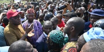Governor Seyi Makinde with some of the Circular Road stakeholders on Wednesday