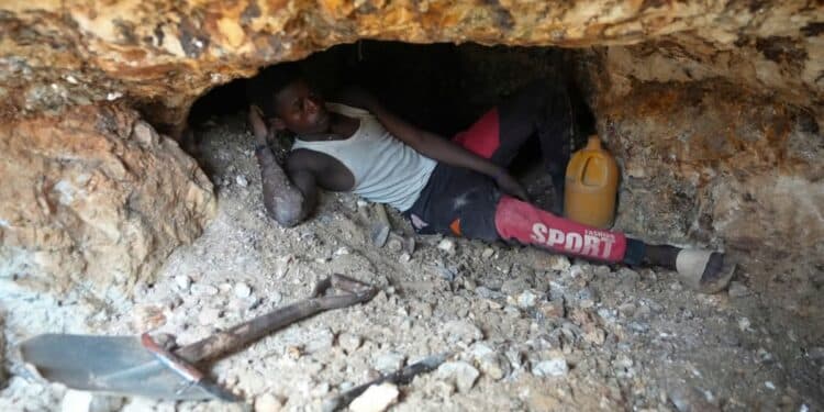 37 killed in Nigeria mine carbon monoxide poisonin