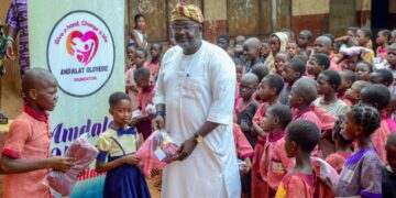 Amdalat Oloyede Foundation Distributes Free School Uniforms To Ibadan Primary School Pupils
